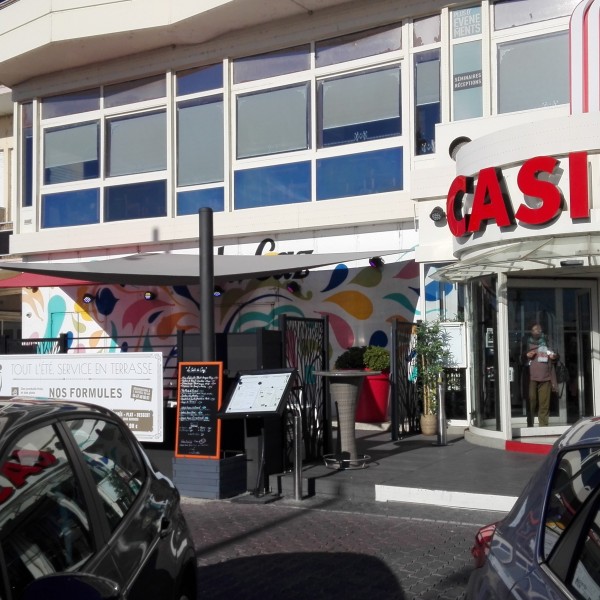 - Terrasse du casino avant réalisation de la salle fumeurs, vue côté entrée principale, Palavas (34).